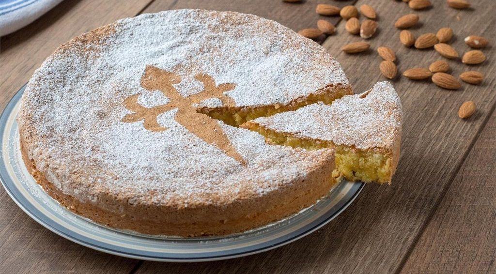 imagen de una tarta de santiago elaborada con aguardiente de orujo paniagua